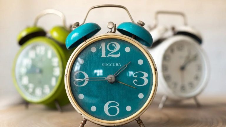 Ora legale 2022, ecco quando entrerà in vigore e come cambiare le lancette dell’orologio. Cosa succede dal 2023 in Italia? Ora legale 2022, ecco quando entrerà in vigore e come cambiare le lancette dell’orologio. Cosa succede dal 2023 in Italia?