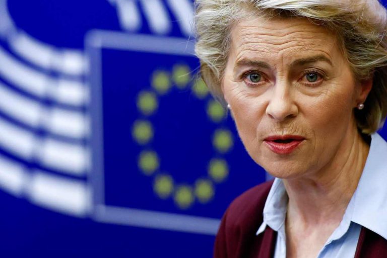 Vaccini Pfizer, il New York Times all’attacco della Von der Leyen: “Vogliamo sapere il reale costo dei vaccini” Vaccini Pfizer, il New York Times all’attacco della Von der Leyen: “Vogliamo sapere il reale costo dei vaccini”