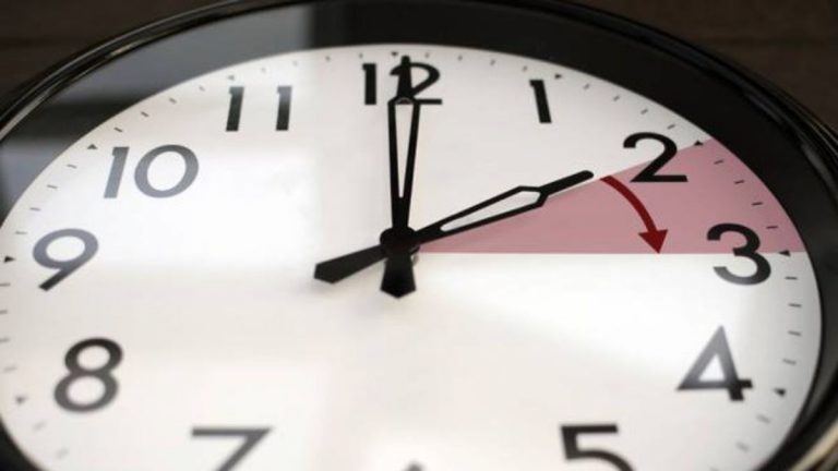 Ora legale 2022, lancette avanti di un’ora: ecco quando e cosa succederà a partire dal 2023