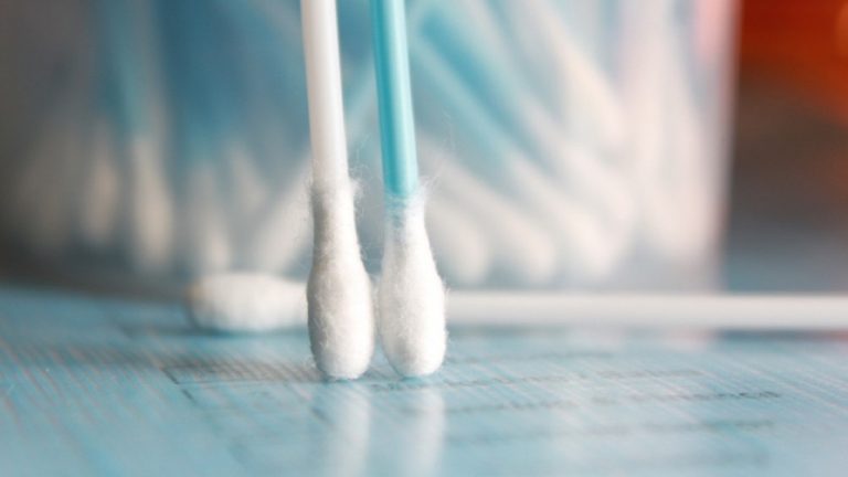 Covid, arriva la circolare sui tamponi che adesso tornano obbligatori: ecco quando e per chi