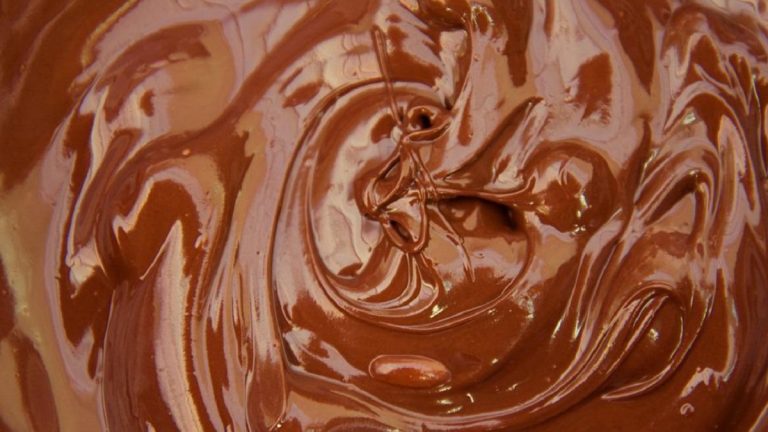 Allerta alimentare per salmonellosi nella cioccolata, la Ferrero ritira precauzionalmente alcuni prodotti dolciari