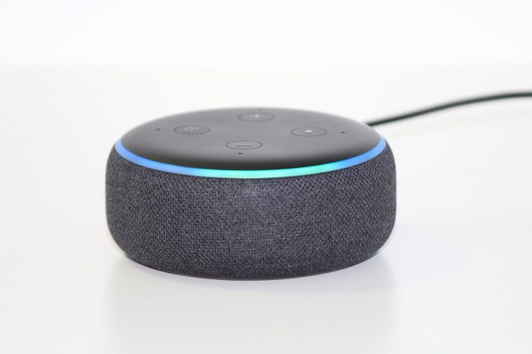 Alexa, le cose che non le devi chiedere mai: attenti all’autodistruzione Alexa, le cose che non le devi chiedere mai: attenti all’autodistruzione