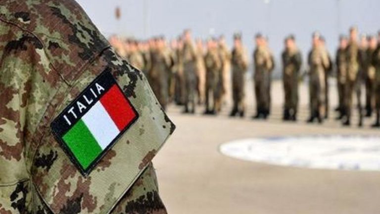 Chiamata alle armi per gli italiani in caso di guerra? Ecco quando non si può dire di no alla Patria