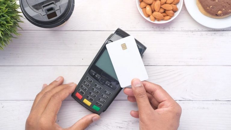 Ecco la cosa da non fare quando si paga con il bancomat: se fai questo errore rischi di rimetterci dei soli Ecco la cosa da non fare quando si paga con il bancomat: se fai questo errore rischi di rimetterci dei soli