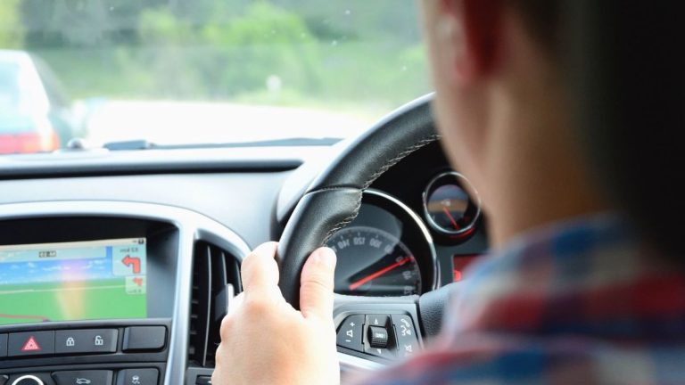 Si potranno guardare film e serie tv nelle auto a guida automatica: il progetto Si potranno guardare film e serie tv nelle auto a guida automatica: il progetto