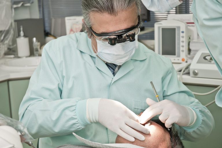 Anche i polmoni possono essere danneggiati se non ti lavi i denti Anche i polmoni possono essere danneggiati se non ti lavi i denti