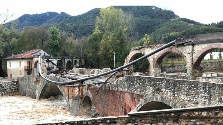 METEO – MALTEMPO colpisce l’ITALIA e provoca qualche FRANA in Valle d’Aosta, a Gaby: strada chiusa