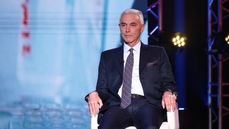 Coronavirus, l’annuncio di Palù (Pres. AIFA): “Arriveranno vaccini per tutte le varianti, ecco quando” Coronavirus, l’annuncio di Palù (Pres. AIFA): “Arriveranno vaccini per tutte le varianti, ecco quando”