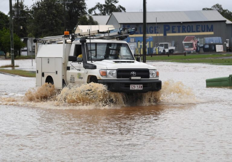 METEO – MALTEMPO ESTREMO provoca INONDAZIONI nel Queensland: SCUOLE CHIUSE e 1 morto, i dettagli METEO – MALTEMPO ESTREMO provoca INONDAZIONI nel Queensland: SCUOLE CHIUSE e 1 morto, i dettagli