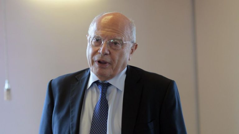Coronavirus, il Professor Massimo Galli svela: “Ho fatto tre dosi e ora…”. Ecco le sue parole Coronavirus, il Professor Massimo Galli svela: “Ho fatto tre dosi e ora…”. Ecco le sue parole