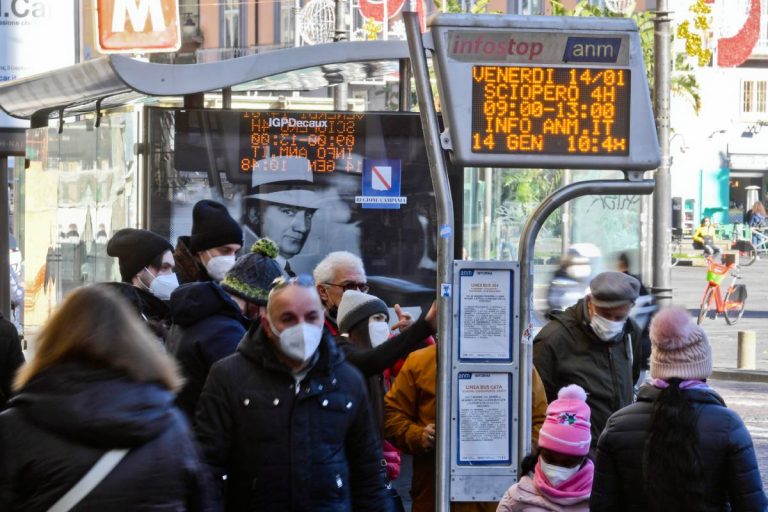 Sciopero e cortei, due giornate di disagi: deviazioni e limitazioni dei bus a Roma. Ecco cosa cambia Sciopero e cortei, due giornate di disagi: deviazioni e limitazioni dei bus a Roma. Ecco cosa cambia