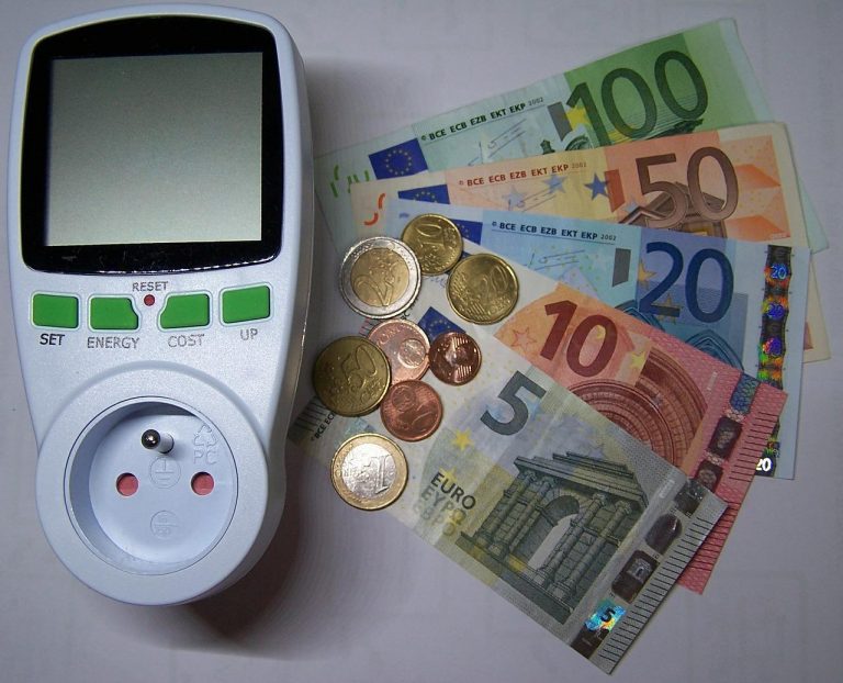 Sconto da 113 euro sulle bollette della luce: nascono gli sportelli di consulenza. Ecco dove sono Sconto da 113 euro sulle bollette della luce: nascono gli sportelli di consulenza. Ecco dove sono