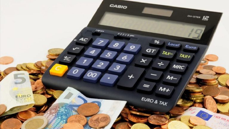 Tutte le spese deducibili dal 730/2024 che aiutano a pagare meno tasse: quali sono Tutte le spese deducibili dal 730/2024 che aiutano a pagare meno tasse: quali sono