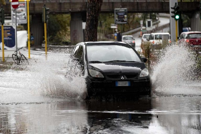 METEO – Violento NUBIFRAGIO provoca allagamenti e disagi sui Monti Prenestini, a Roma sud