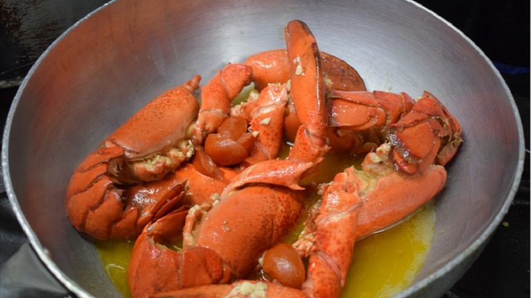 Mangiare con frequenza pesce agevola lo sviluppo del cancro della pelle: la sconvolgente verità Mangiare con frequenza pesce agevola lo sviluppo del cancro della pelle: la sconvolgente verità