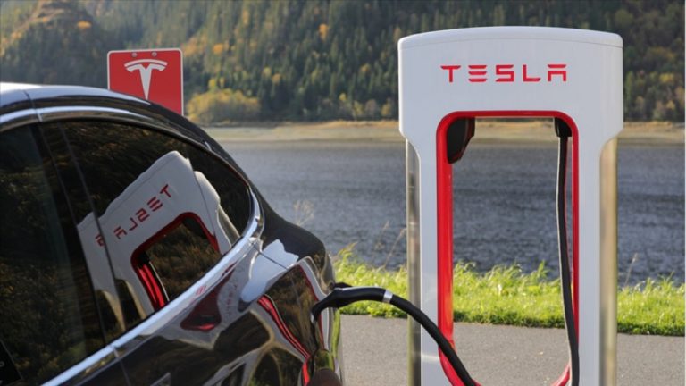 Tesla ha aperto nuovi supercharger in altri paesi europei: quando apriranno in Italia?