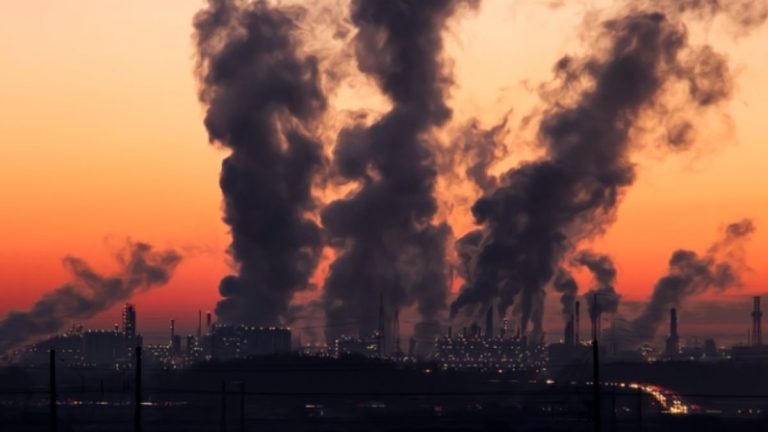 L’esposizione cronica allo smog può provocare problemi di ansia e depressione secondo un nuovo studio. L’esposizione cronica allo smog può provocare problemi di ansia e depressione secondo un nuovo studio.