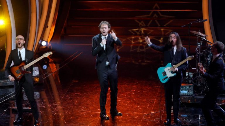Pinguini Tattici Nucleari in concerto a Firenze oggi, 20 giugno 2022: orario e scaletta Nelson Mandela Forum | Meteo Pinguini Tattici Nucleari in concerto a Firenze oggi, 20 giugno 2022: orario e scaletta Nelson Mandela Forum | Meteo