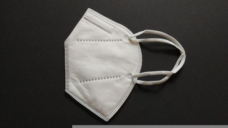 Covid, mascherine obbligatorie fino al 30 giugno 2024: il ministro Schillaci firma l’ordinanza. Ecco dove Covid, mascherine obbligatorie fino al 30 giugno 2024: il ministro Schillaci firma l’ordinanza. Ecco dove