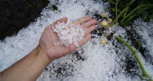 METEO - Forte GRANDINATA si è abbattuta nelle scorse ore a Longano, provocando DANNI: i dettagli