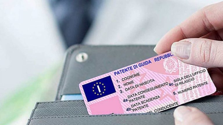 Multa fino a 2600 euro e patente sospesa in questo caso: tutte le novità del nuovo codice della strada Multa fino a 2600 euro e patente sospesa in questo caso: tutte le novità del nuovo codice della strada