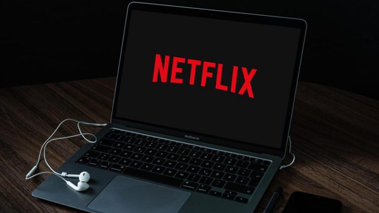 Netflix, novità per gli abbonati: in arrivo il piano low cost con la pubblicità, tutti i dettagli