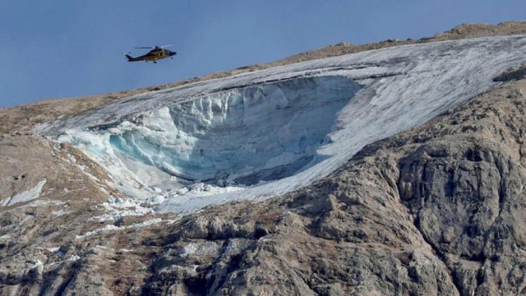 L’annuncio della Protezione Civile, “Crepaccio si e’ allargato”. Ecco cosa sta succedendo sulla Marmolada