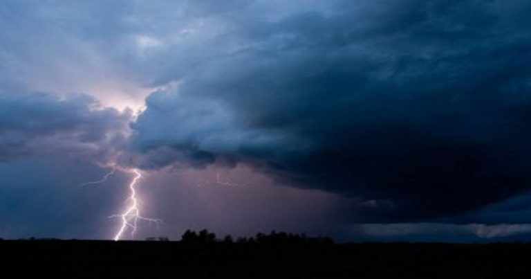 METEO – PIOGGE e TEMPORALI in arrivo al Nord con possibili GRANDINATE e NUBIFRAGI, migliora nel WEEKEND