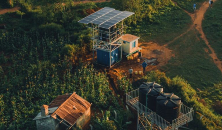 Inventato un dispositivo che converte 7.000 litri di acqua salata in dolce in un’ora Inventato un dispositivo che converte 7.000 litri di acqua salata in dolce in un’ora