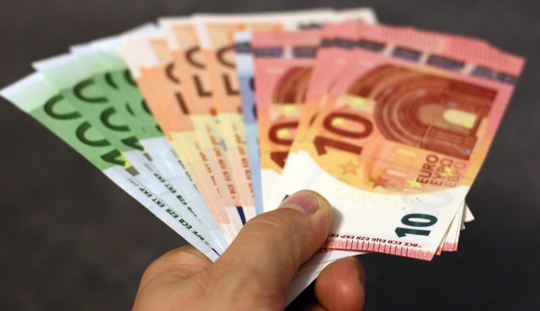 Bonus da 1000 euro emesso da Poste italiane: ecco a chi spetta e quando arriva Bonus da 1000 euro emesso da Poste italiane: ecco a chi spetta e quando arriva