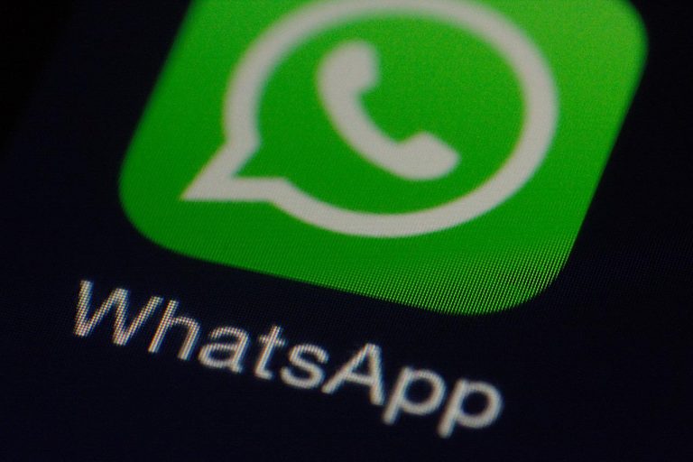WhatsApp, attenzione al link truffa, l’allerta della Polizia Postale