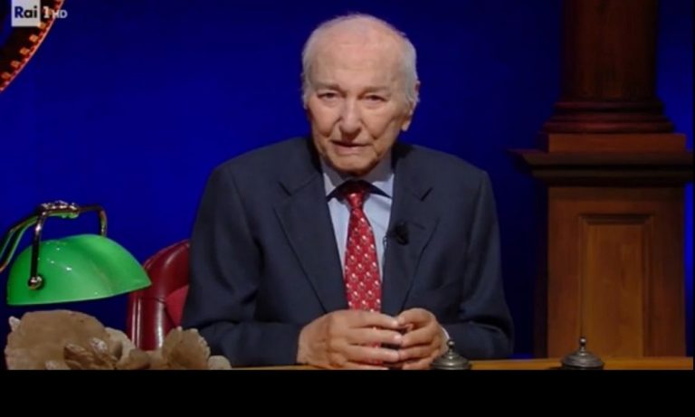 Il mondo del giornalismo e della scienza in lutto per la scomparsa di Piero Angela: la biografia e i successi Il mondo del giornalismo e della scienza in lutto per la scomparsa di Piero Angela: la biografia e i successi