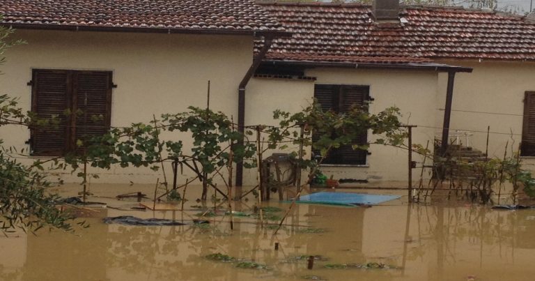 METEO – ALLUVIONE lampo nelle Marche con morti e dispersi, atteso di nuovo MALTEMPO intenso domani nella zona METEO – ALLUVIONE lampo nelle Marche con morti e dispersi, atteso di nuovo MALTEMPO intenso domani nella zona