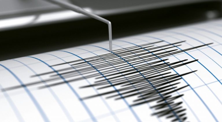 Scossa di terremoto intensa nelle Isole Eolie: sequenze sismiche in corso a Napoli e nel perugino