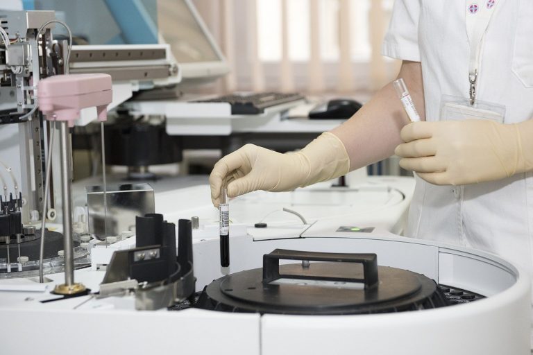 Hantavirus, il dottor Ivan Gentile spiega quali sono i sintomi, come si trasmette e cosa si intende per contatto stretto
