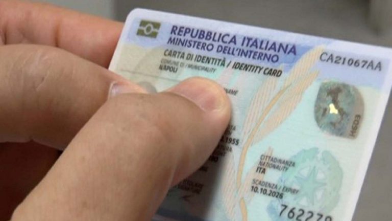 Carta d’identità, ora cambia tutto: “Sarà una rivoluzione”. Quella elettronica come lo Spid, ecco i dettagli