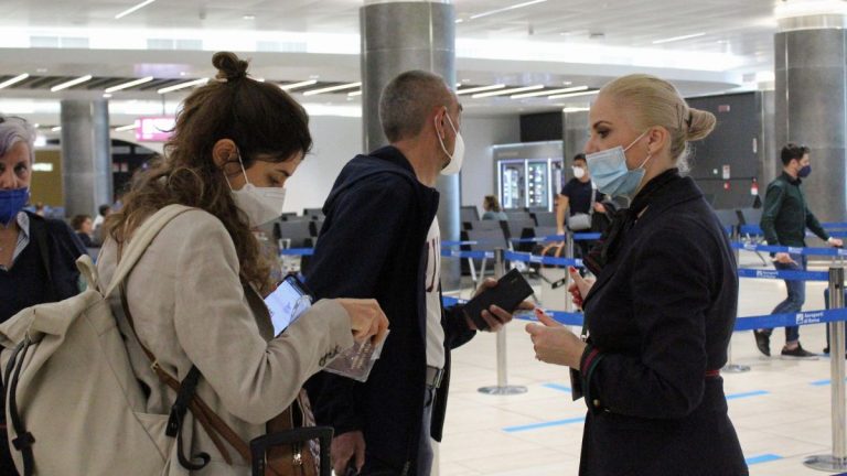 Coronavirus, torneranno le mascherine? Ecco in quali contesti e cosa può succedere in Italia