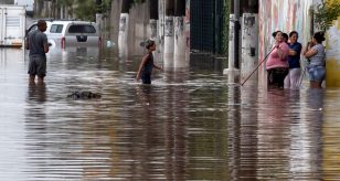 Meteo - Violenti nubifragi provocano una vera e propria alluvione a Creta: 1 morto e diversi dispersi
