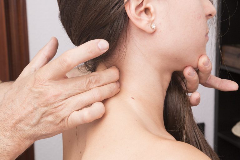 Cervicale, meglio non ignorare questi disturbi: ecco perché Cervicale, meglio non ignorare questi disturbi: ecco perché