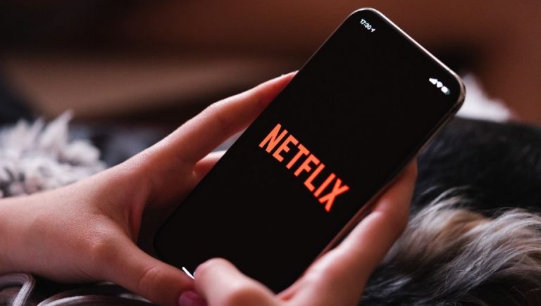 Netflix, nuovo aumento dei costi: ecco cosa cambia, addio alla funzione amatissima Netflix, nuovo aumento dei costi: ecco cosa cambia, addio alla funzione amatissima