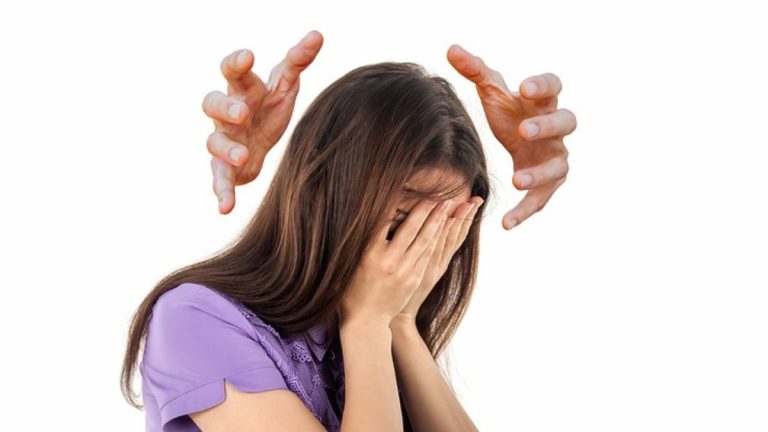 Mal di testa al risveglio? Ecco le possibili cause. Tutto quello che c’è da sapere Mal di testa al risveglio? Ecco le possibili cause. Tutto quello che c’è da sapere