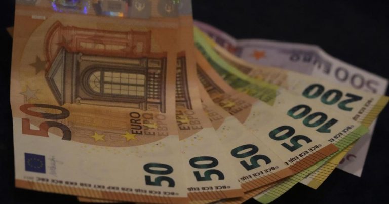Pagamenti in contanti, con le nuove norme europee verranno introdotti nuovi limiti e controlli sopra i 3 mila euro: ecco cosa cambia