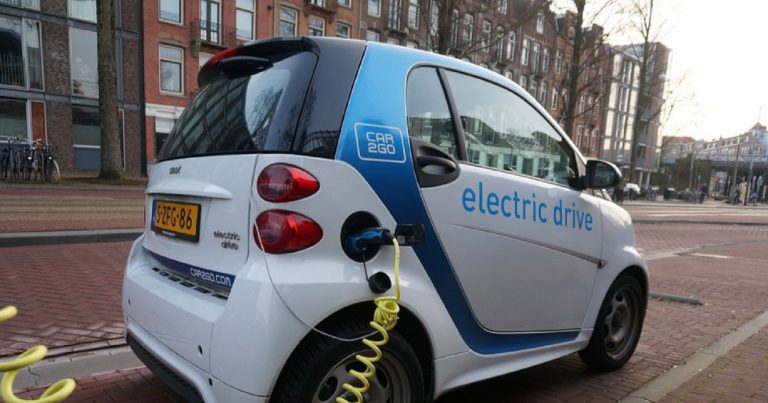Arriva la Patente elettrica, ecco in cosa consiste la nuova idea lanciata dalla casa automobilistica Citroen Arriva la Patente elettrica, ecco in cosa consiste la nuova idea lanciata dalla casa automobilistica Citroen