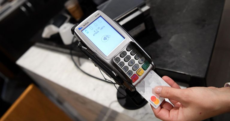 Paghi la spesa con la carta di credito? Ecco perchè stai commettendo un errore