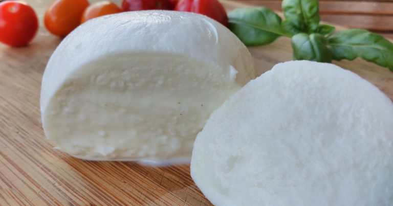 Allerta alimentare, ritirato lotto di una nota mozzarella in vendita nei supermercati Lidl: i dettagli