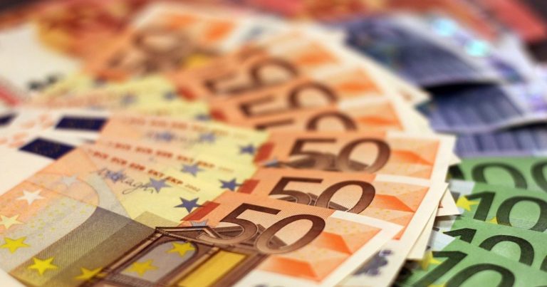 Niente salario minimo ma equa retribuzione, il piano del governo per aumentare gli stipendi: ecco come funzionerà Niente salario minimo ma equa retribuzione, il piano del governo per aumentare gli stipendi: ecco come funzionerà