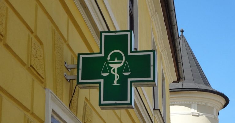 Esami diagnostici in farmacia, arriva il decreto che amplia i servizi: ecco quali esami si potranno eseguire