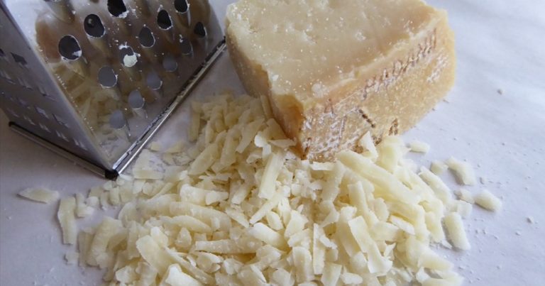 Allerta alimentare, nota catena di supermercati ritira un lotto di parmigiano: attenzione all’etichetta