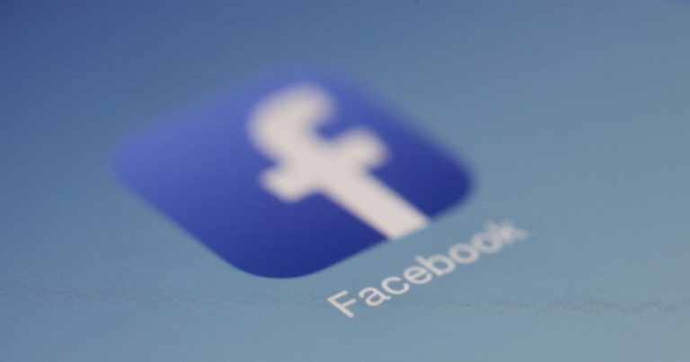 Facebook, cambia tutto dal primo dicembre, arrivano le restrizioni per tutelare la privacy: i dettagli