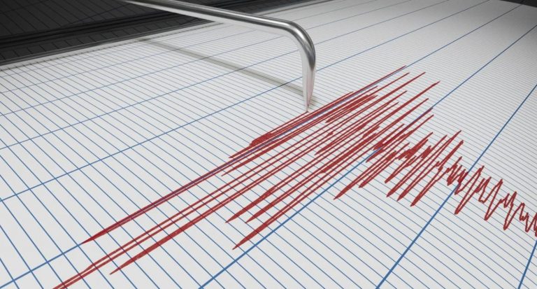 Violento terremoto M 6.2 in Cina, oltre 100 morti e 500 feriti. Il video della fuga dal ristorante
